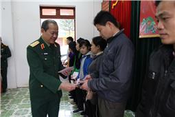 Thượng tướng Bế Xuân Trường chúc Tết các đơn vị, địa phương trên địa bàn Quân khu